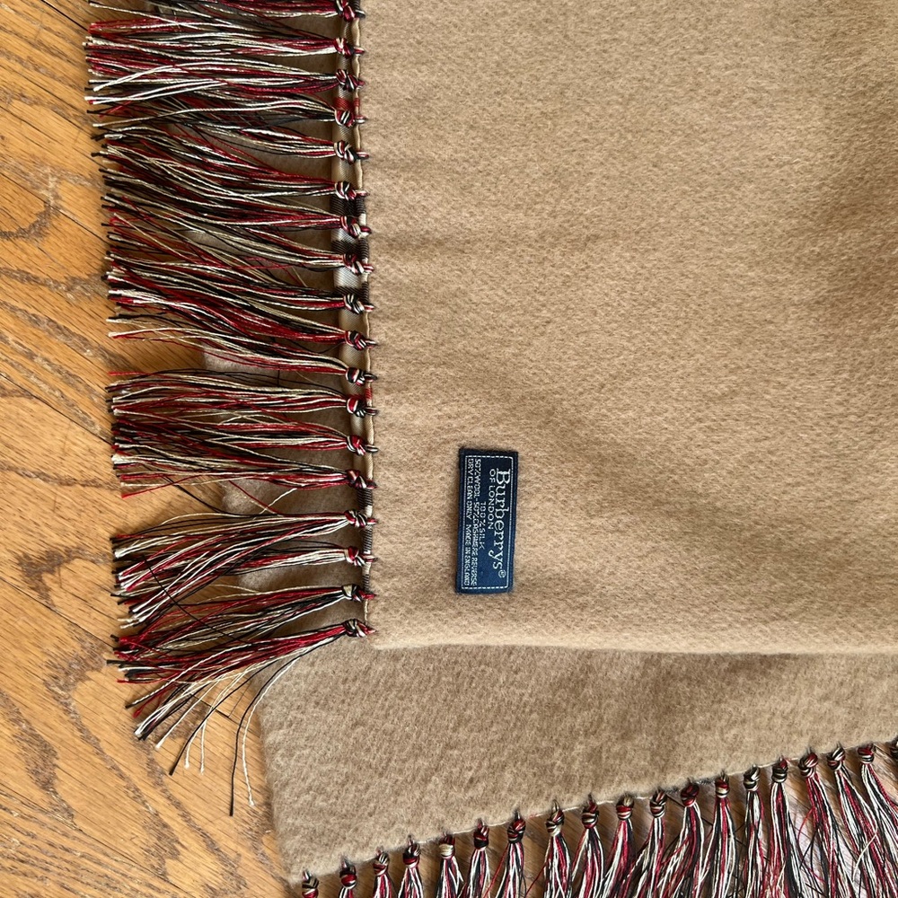 Burberrys Limited Runway Edition Nova Plaid Scarf in silk and cashmere. - Picture 5 of 5